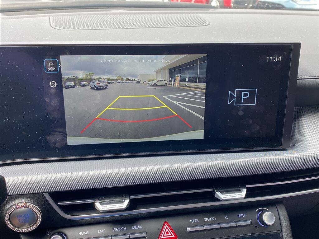 Used 2025  Hyundai  image 16