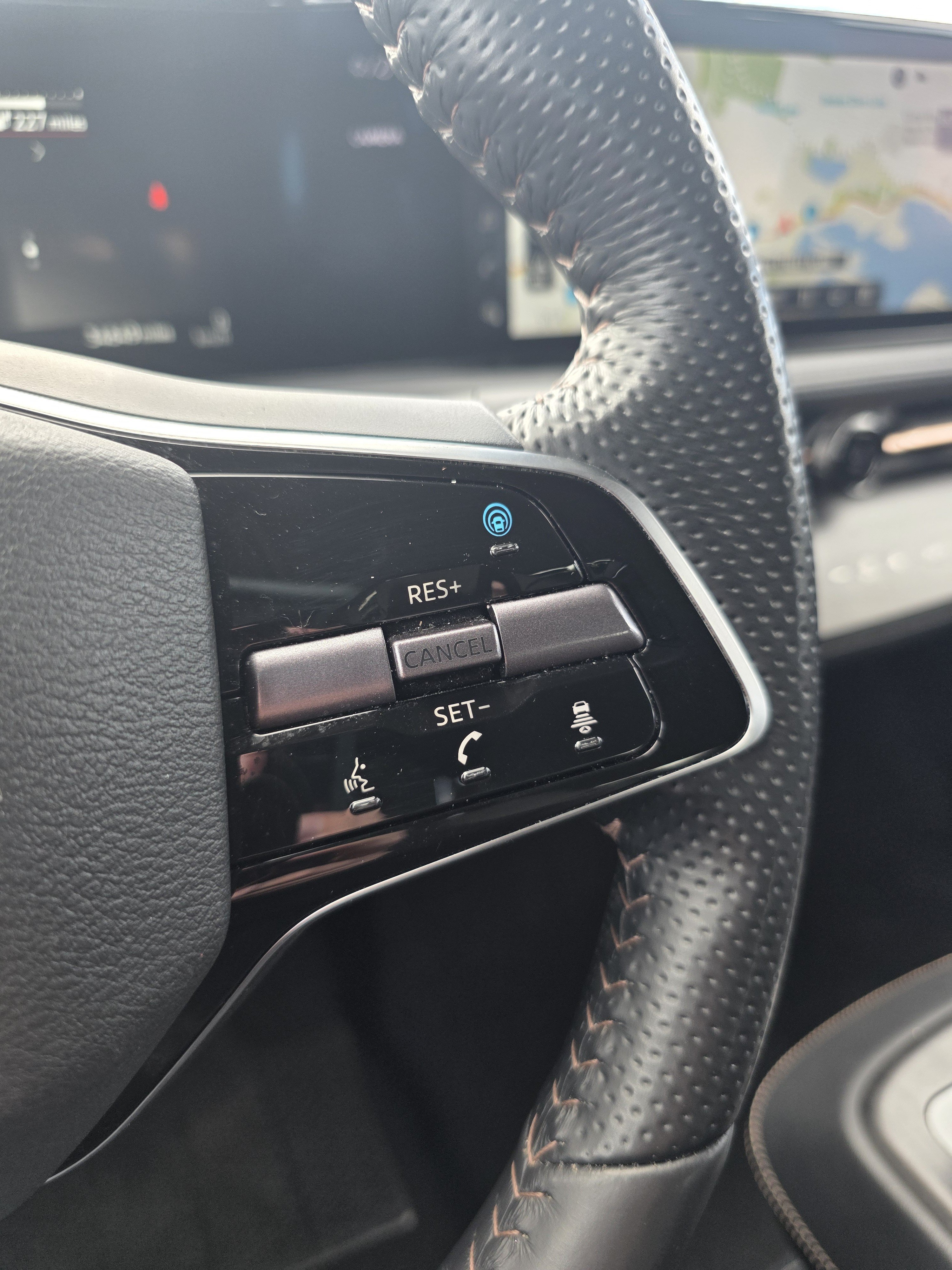 Certified Used 2023 Black Diamond Pearl Nissan VENTURE+ image 19