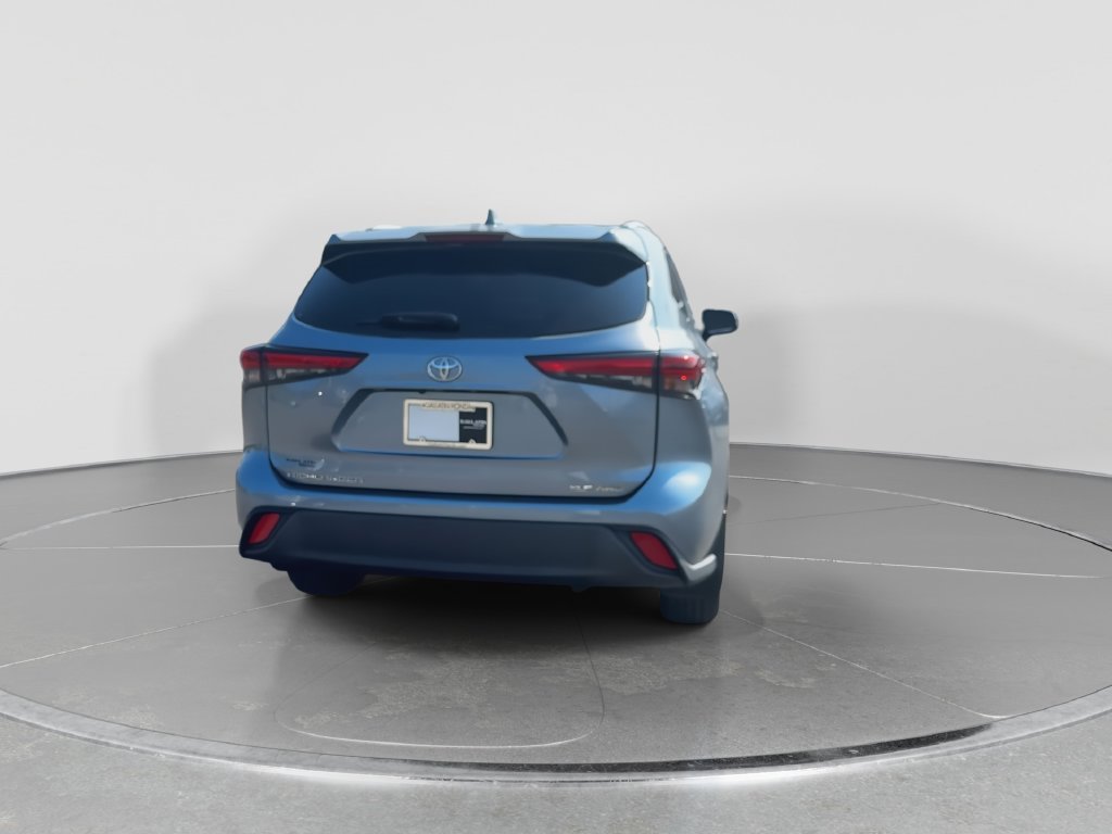Used 2022 Moon Dust Toyota XLE image 7