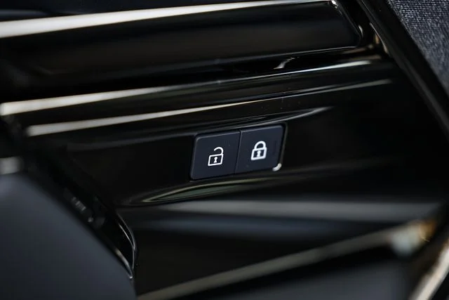 New 2026  Land Rover SE image 23