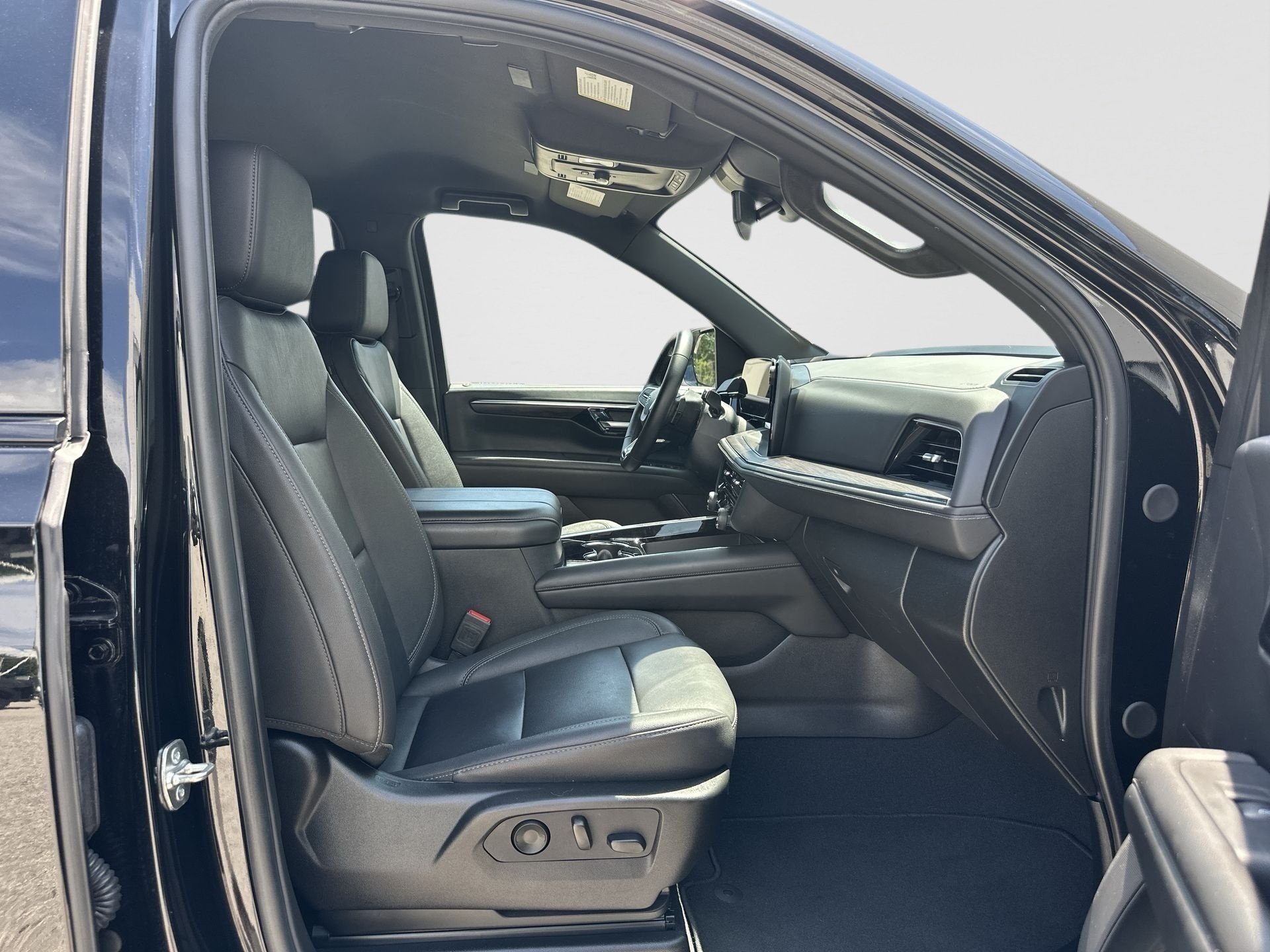 2025 Chevrolet Tahoe Z71 - Photo 27
