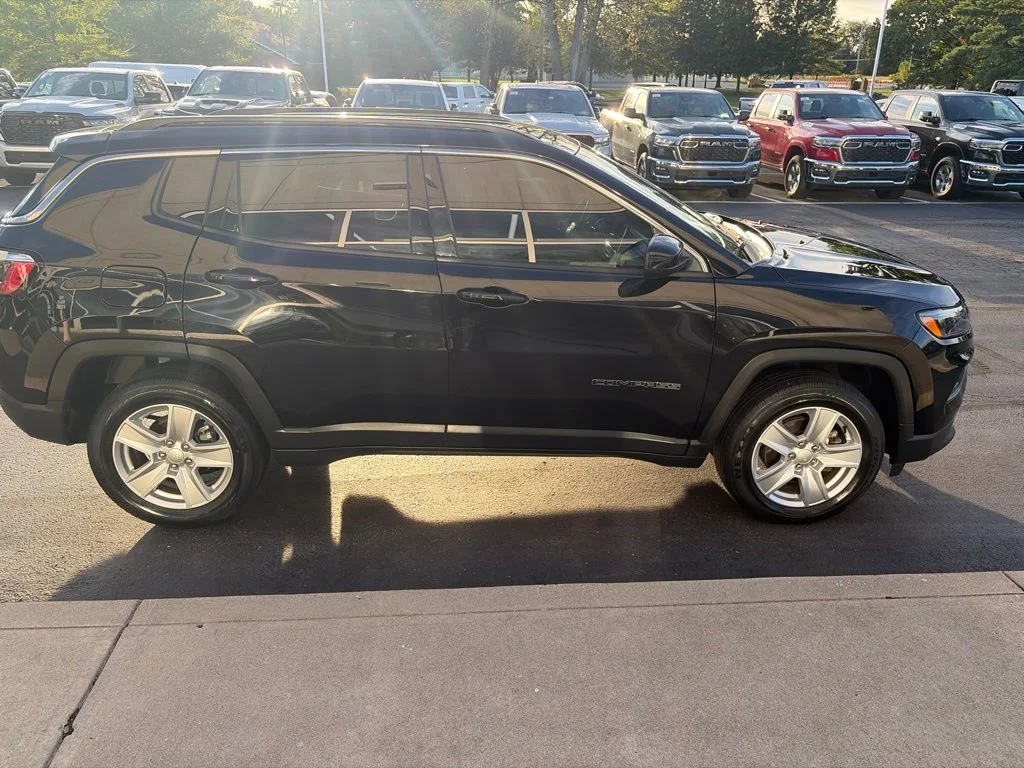 Used 2022 Black Jeep Latitude image 8