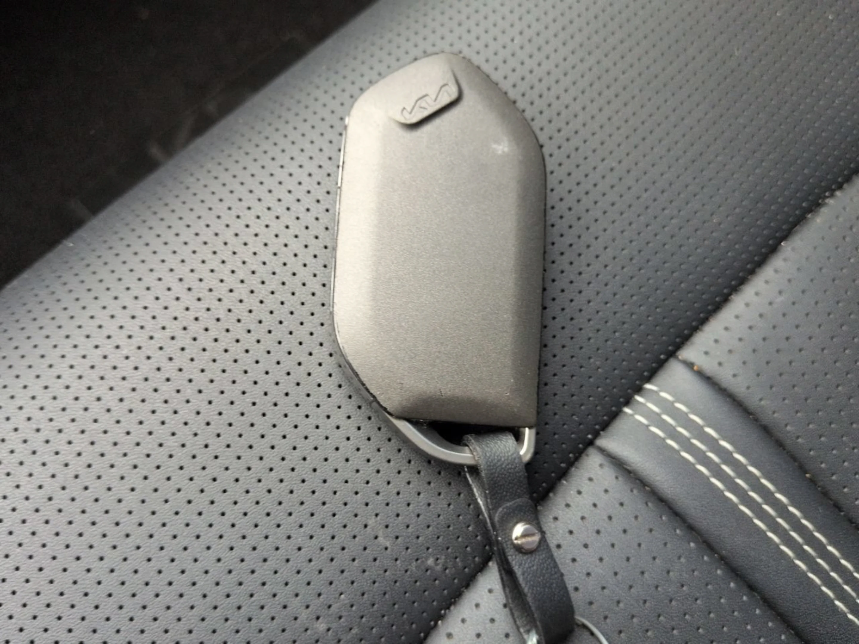Used 2025 Snow White Pearl Kia GT-Line image 30