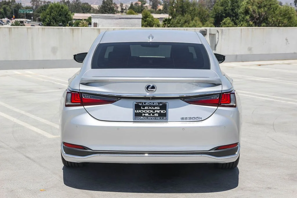 Used 2020 Silver Lexus 300h image 5