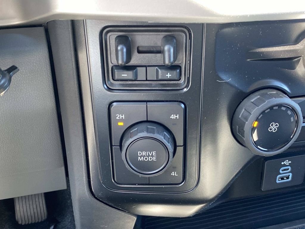 New 2026 White Ford F350 4X4 CRW CC image 18