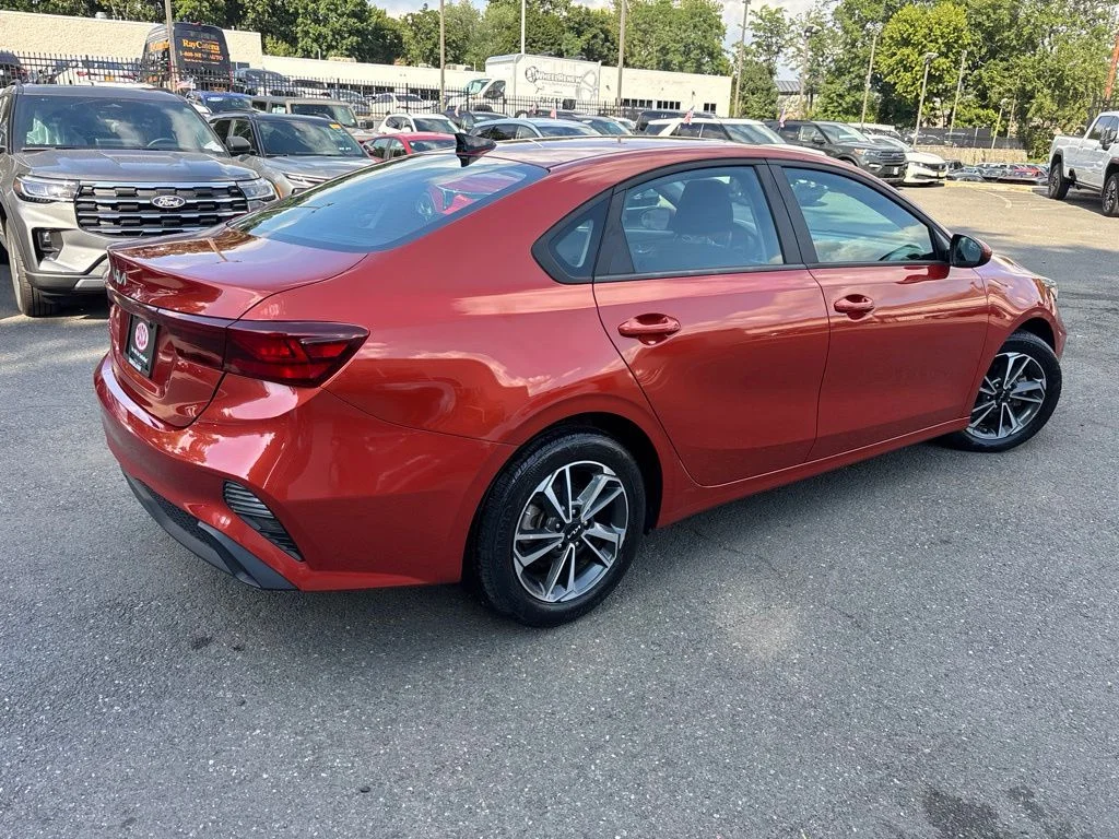 Used 2023 Red Kia LXS image 5
