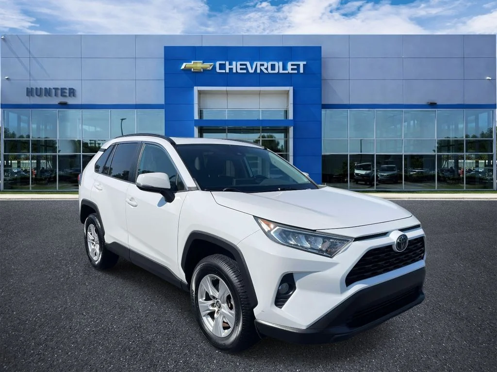 Used 2019  Toyota XLE image 1