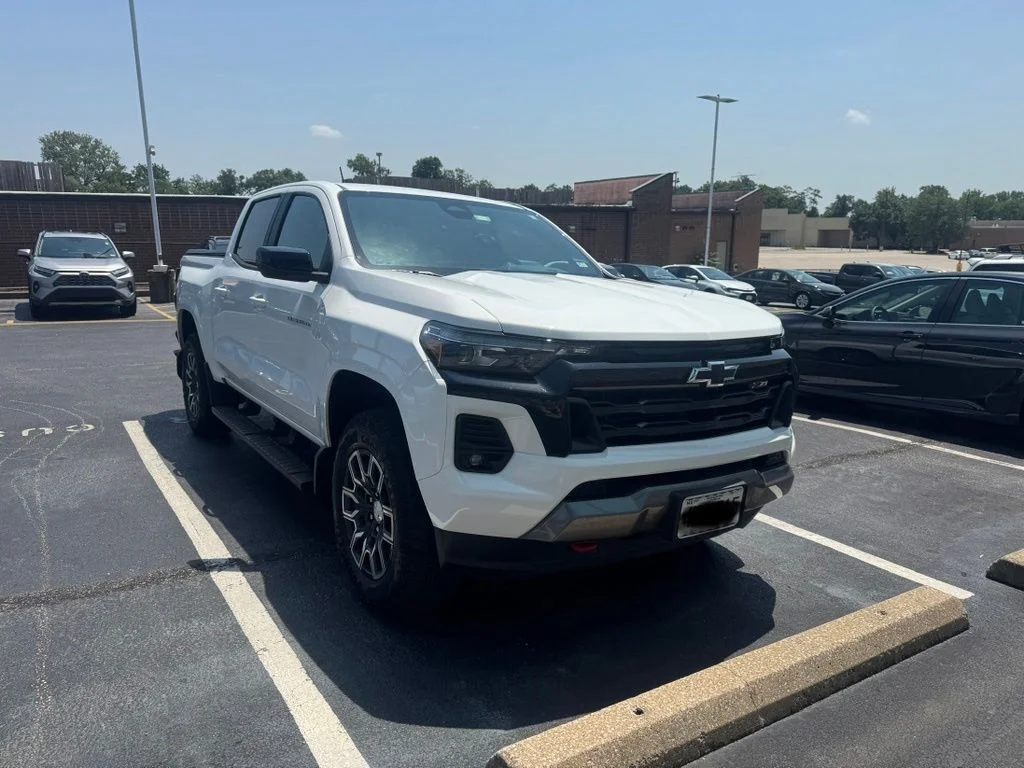 Used 2023 White Chevrolet Z71 image 10