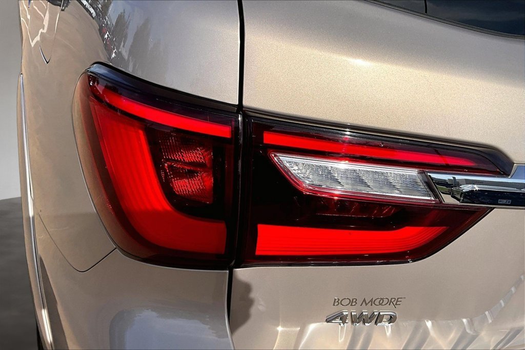 Used 2024 Beige INFINITI Sensory image 31