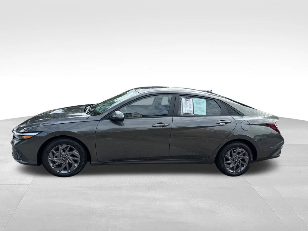 Used 2024 Gray Hyundai SEL image 2