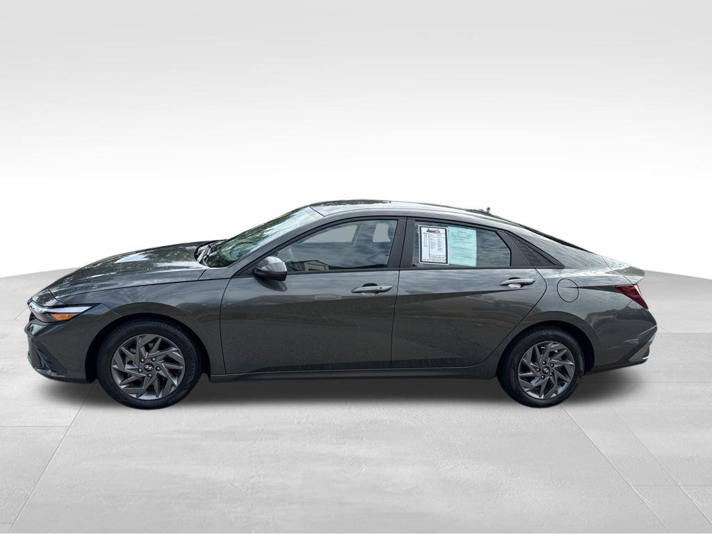 Used 2024 Gray Hyundai SEL image 2