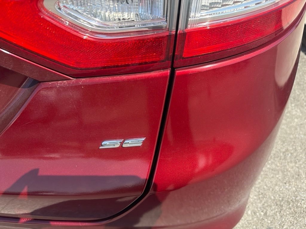 Used 2013 Ruby Red Metallic Ford SE image 9