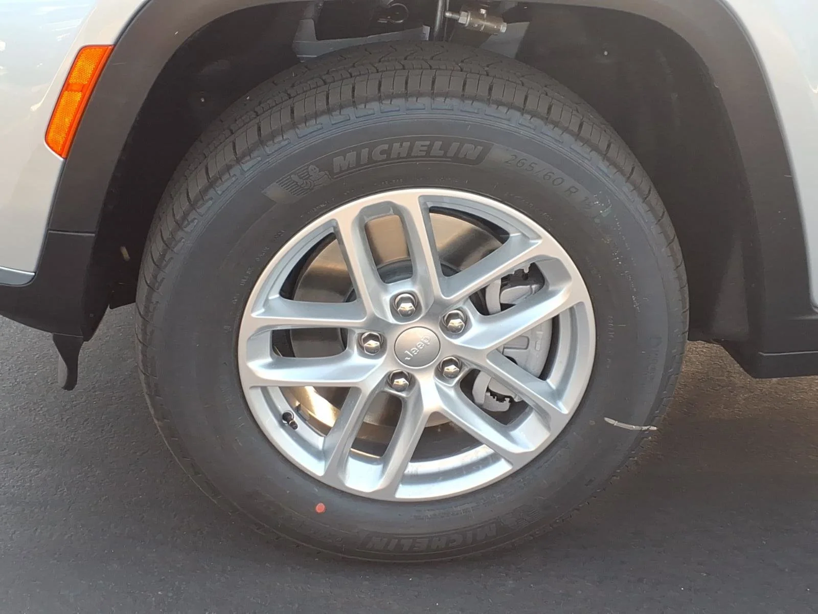 New 2026 Silver Zynith Exterior Paint Jeep Laredo image 23
