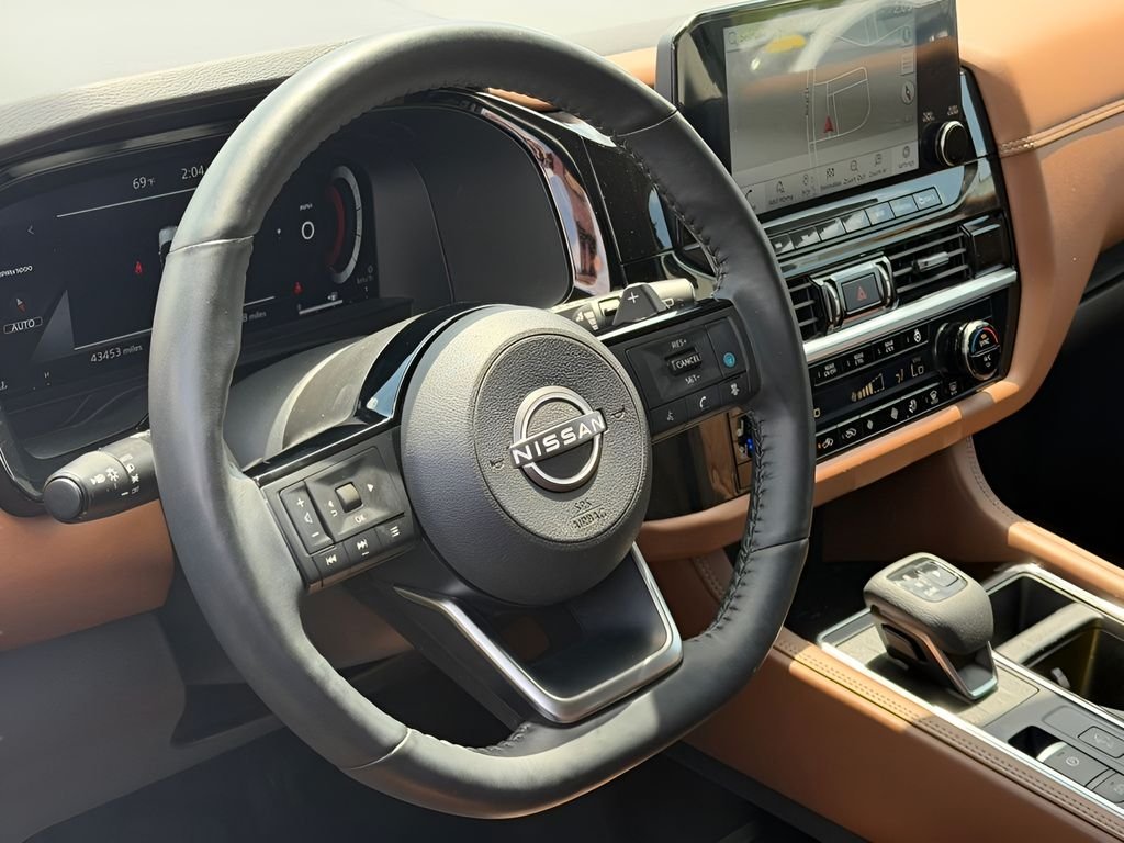 Used 2024 Pearl White Tricoat Nissan Platinum image 13