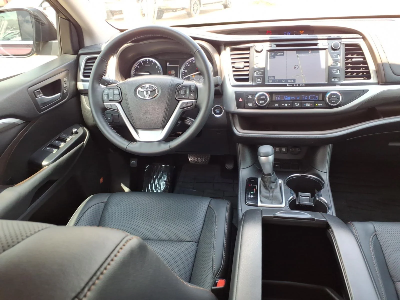 Used 2017 Ooh La La Rouge Mica Toyota Limited Platinum image 4