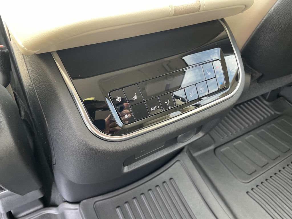 New 2026 Everest White TriCoat / Super Black Two-tone Nissan Platinum Reserve image 3