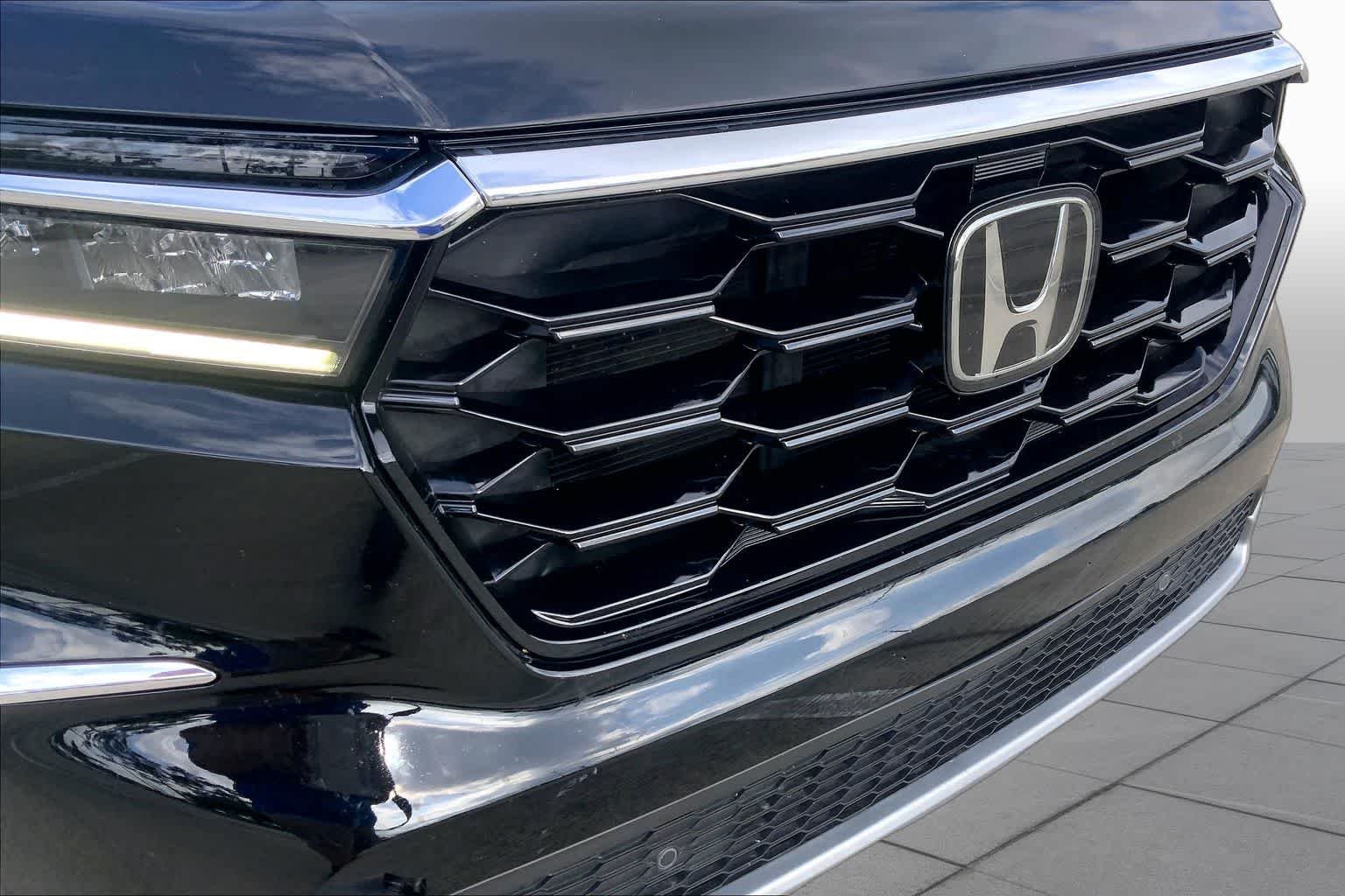Used 2023 Crystal Black Pearl Honda Touring image 29