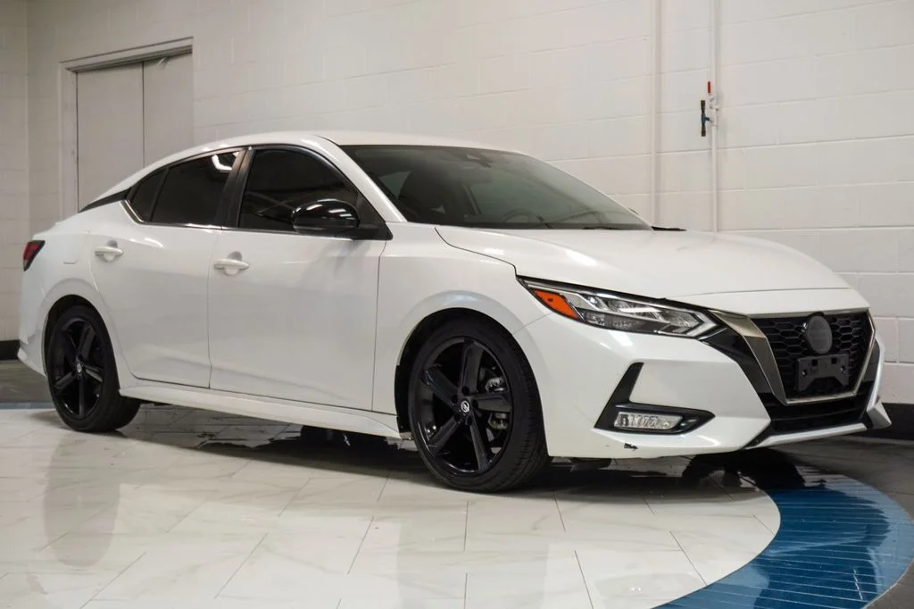 Used 2022 White Nissan SR image 5