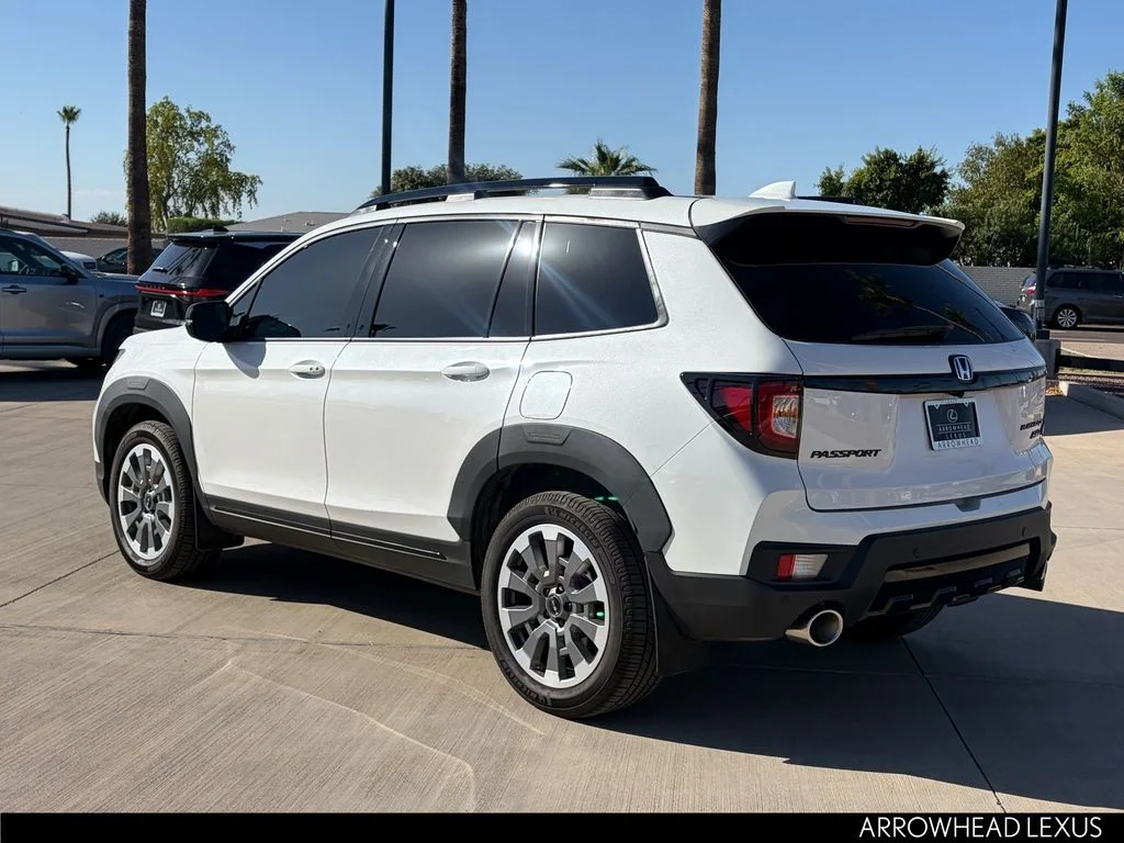 Used 2025 White Honda Black Edition image 4