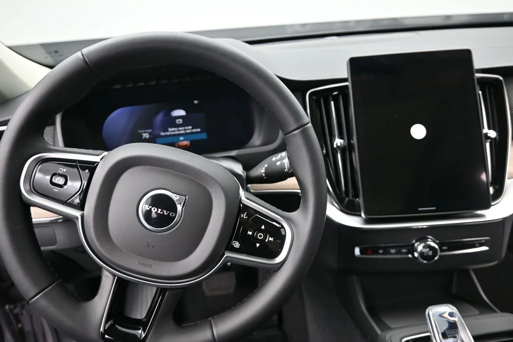 Used 2026 Aurora Silver Volvo Core image 11