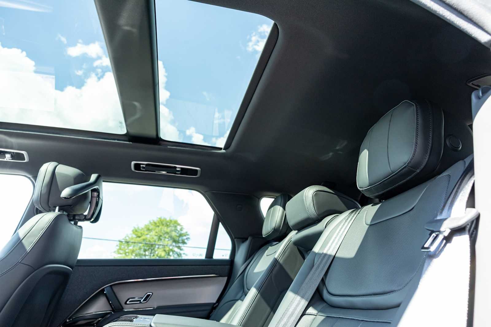 New 2026 BLACK Land Rover SE image 31