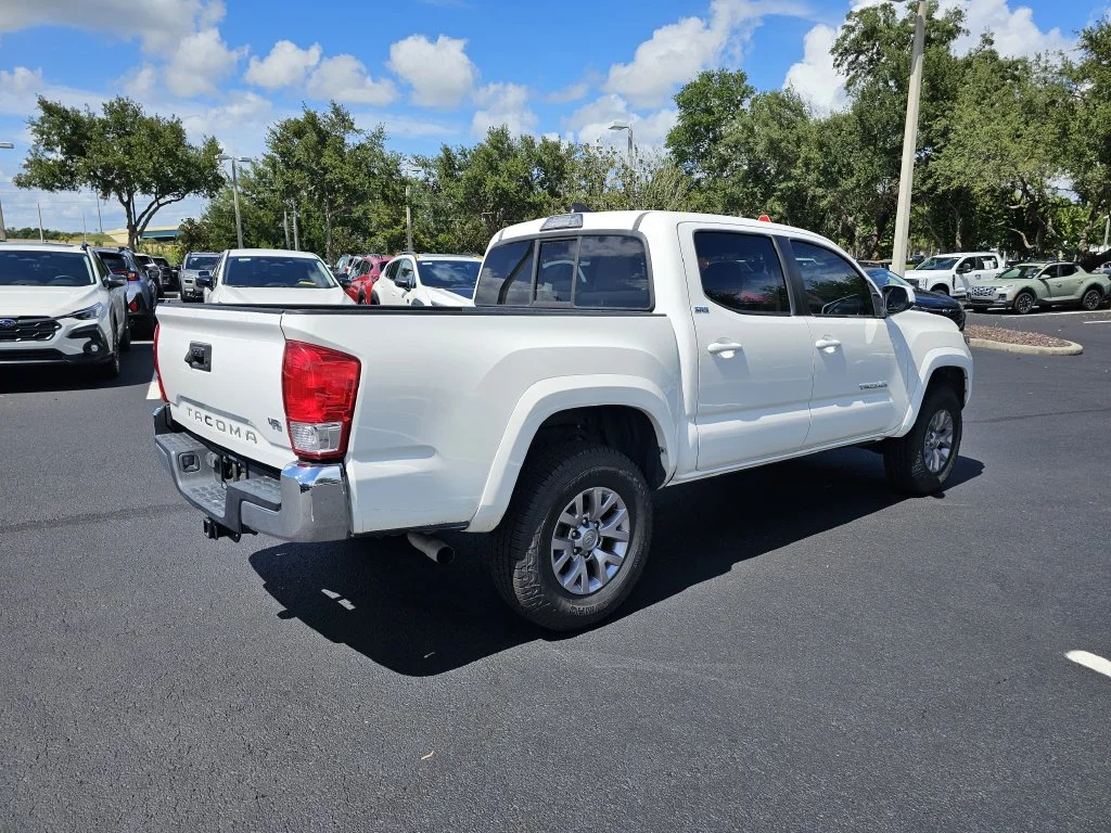 Used 2017 White Toyota SR5 image 3