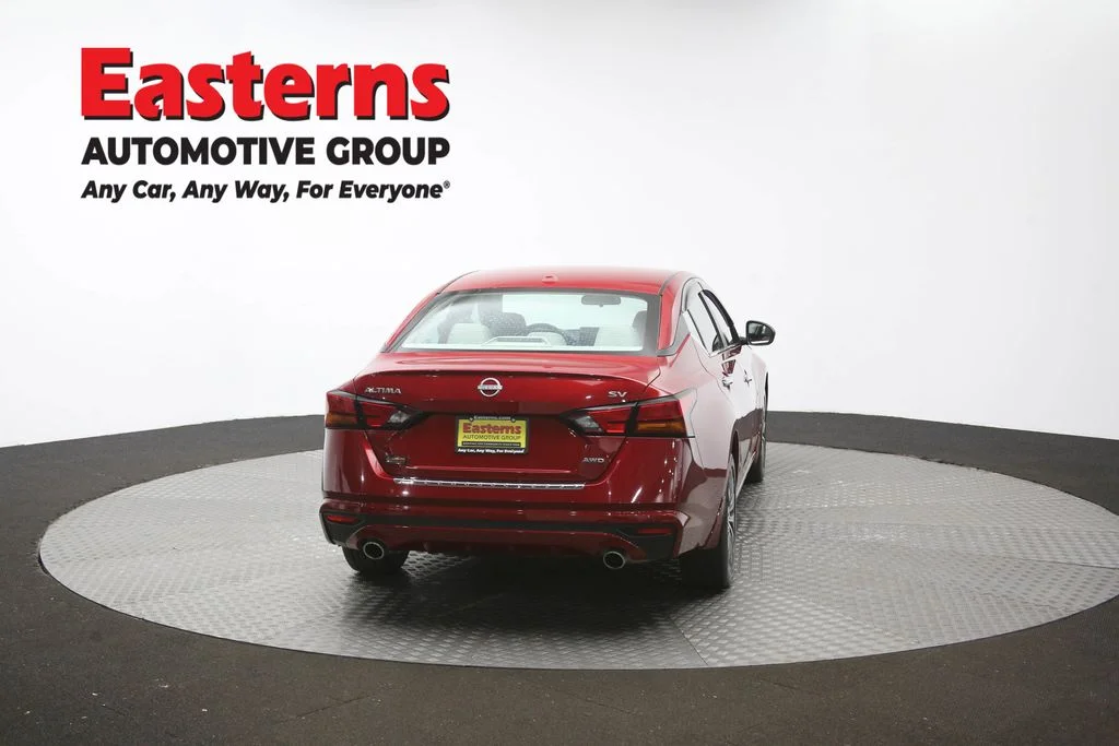 Used 2023 Red Nissan 2.5 SV image 37