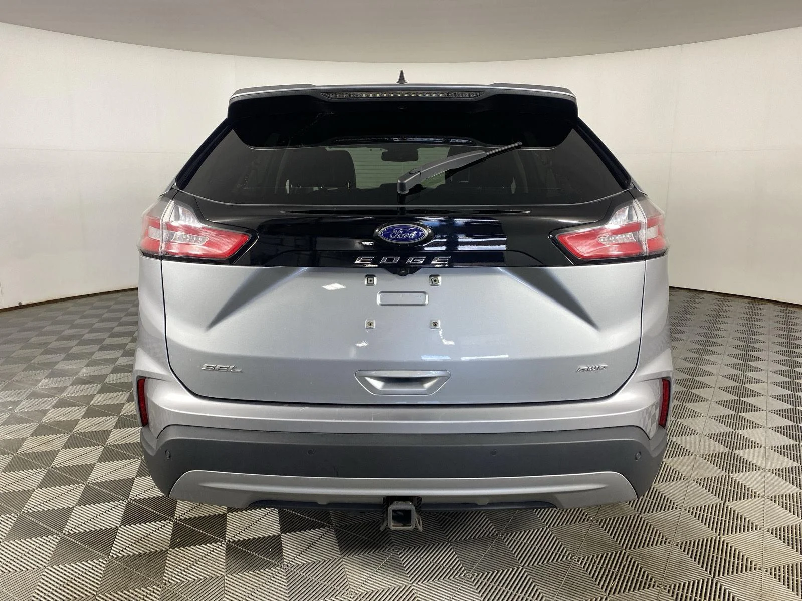 Used 2024 Iconic Silver Ford SEL image 9