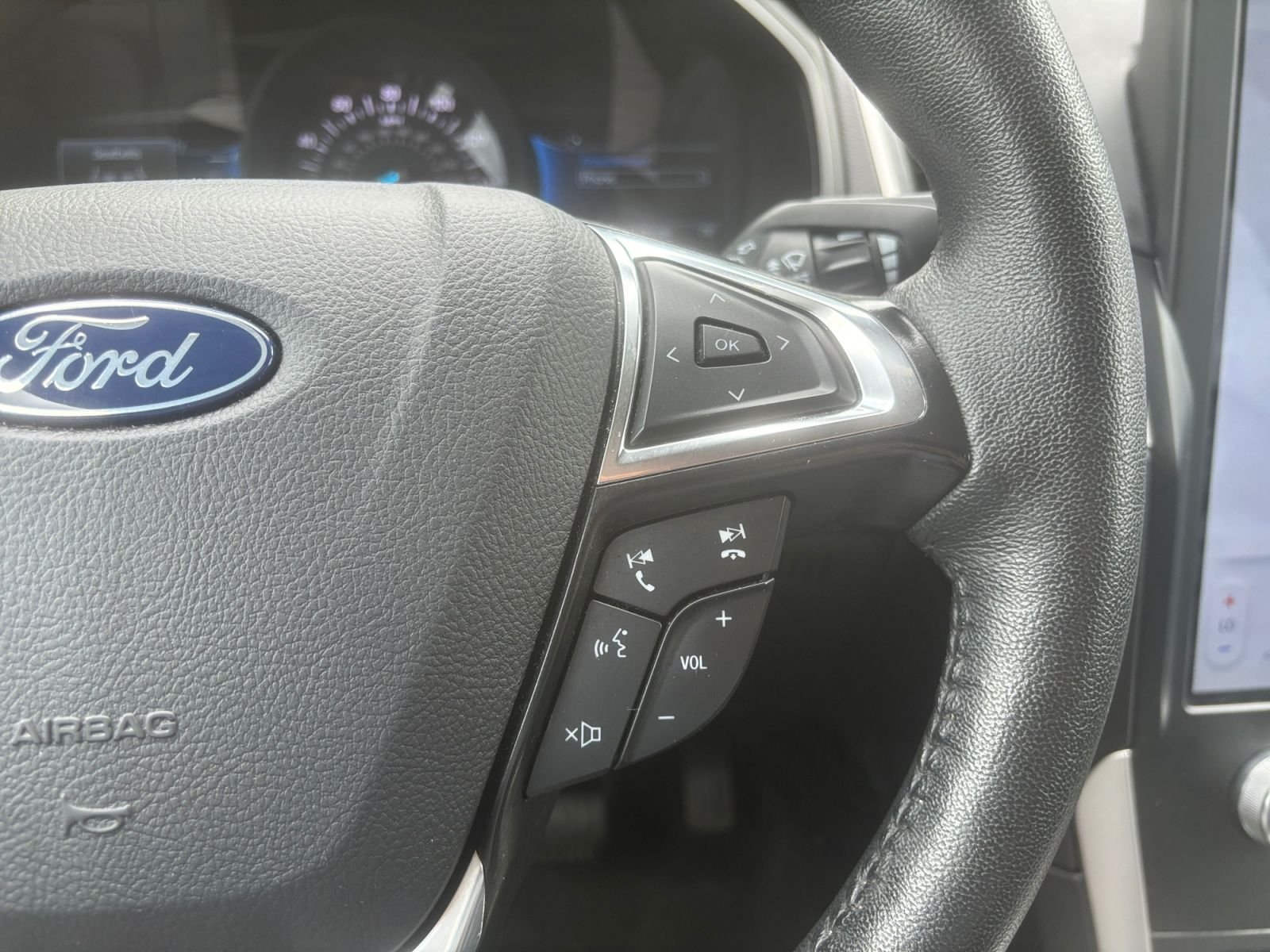 Used 2024 White Ford SEL image 23