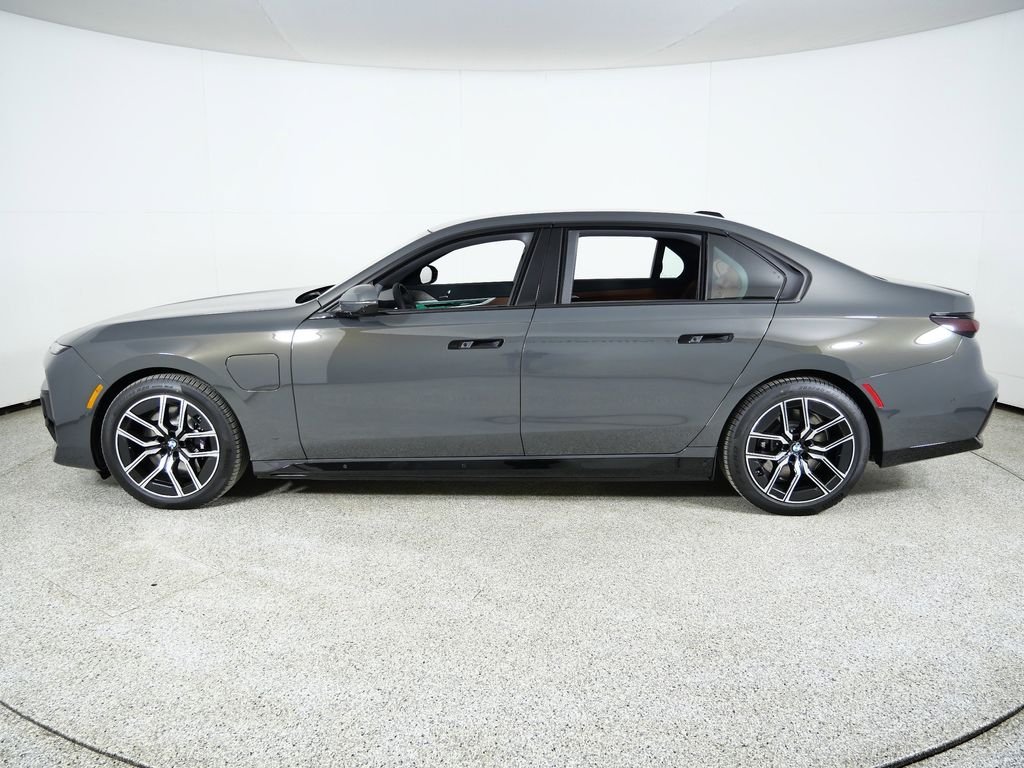 2025 BMW 7 Series 750e - Photo 15