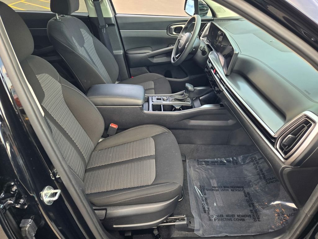 2024 Kia Sorento LX - Photo 10