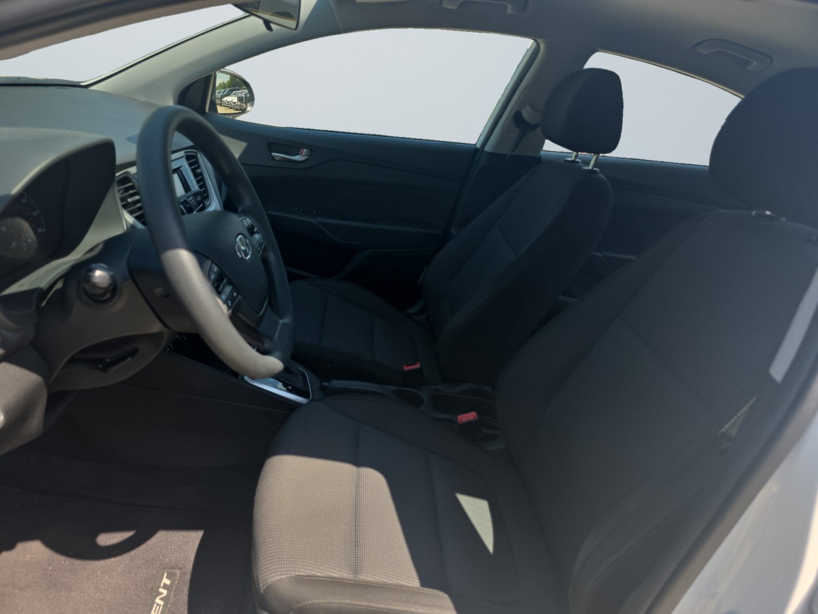 Used 2021 Frost White Pearl Hyundai SE image 9