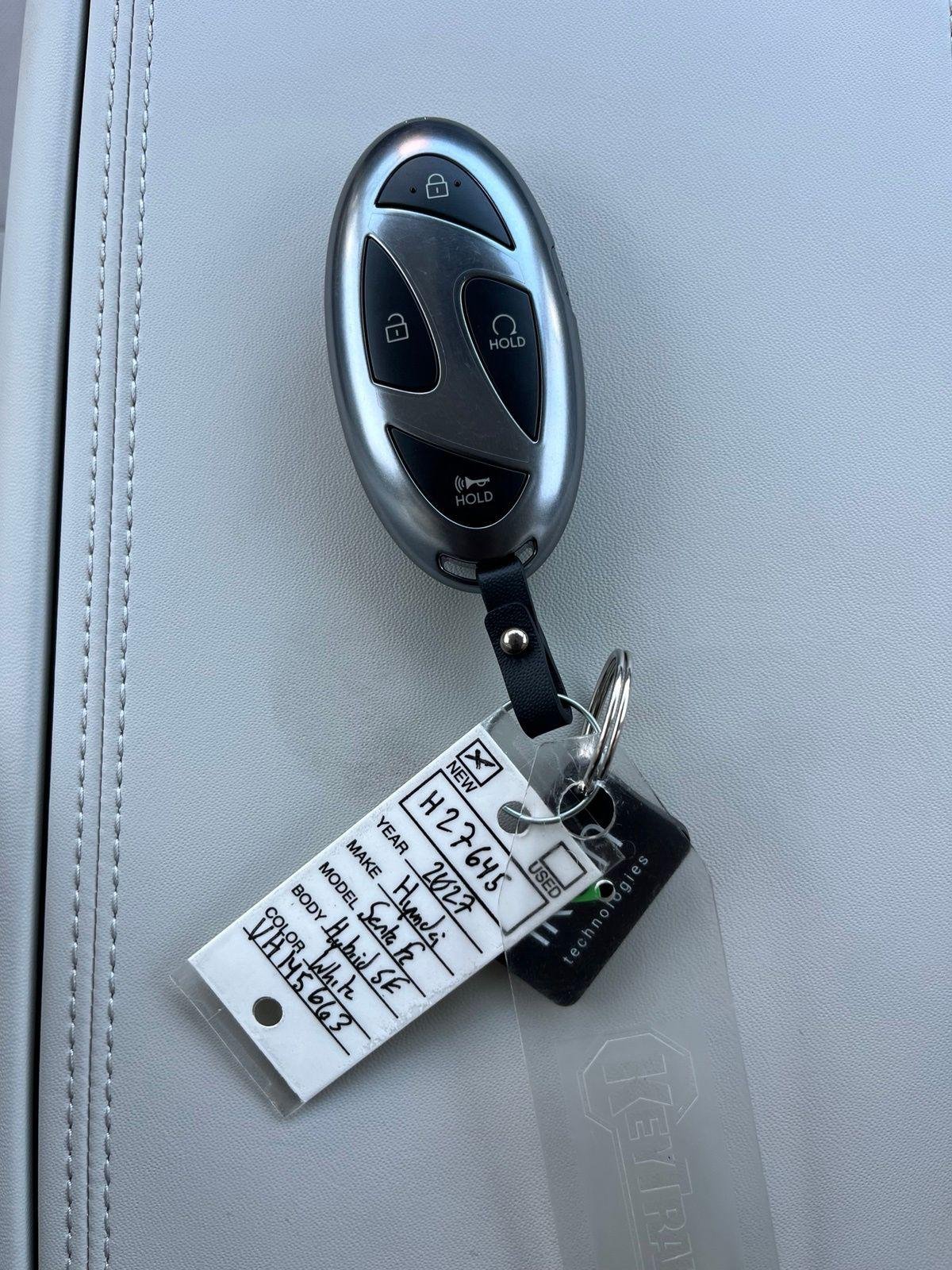 New 2027 White Hyundai SE image 25