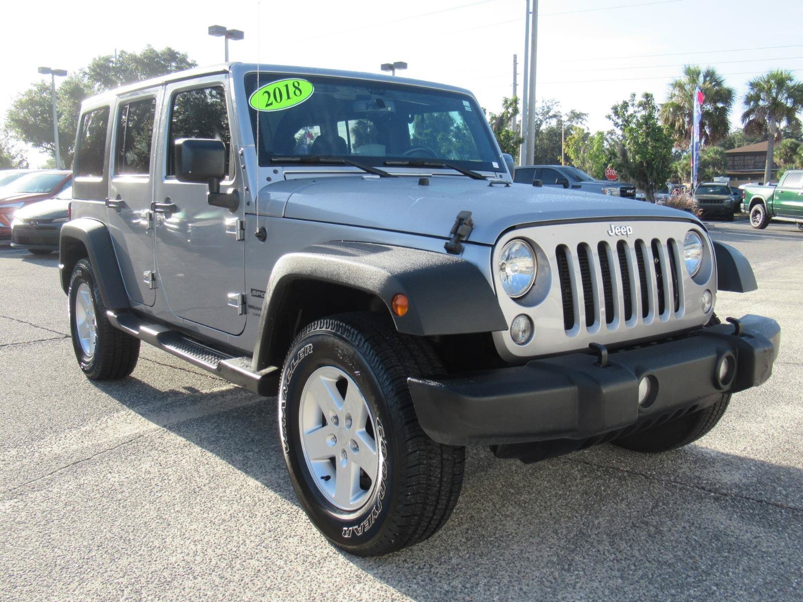 Used 2018 Silver Jeep Unlimited Sport image 3