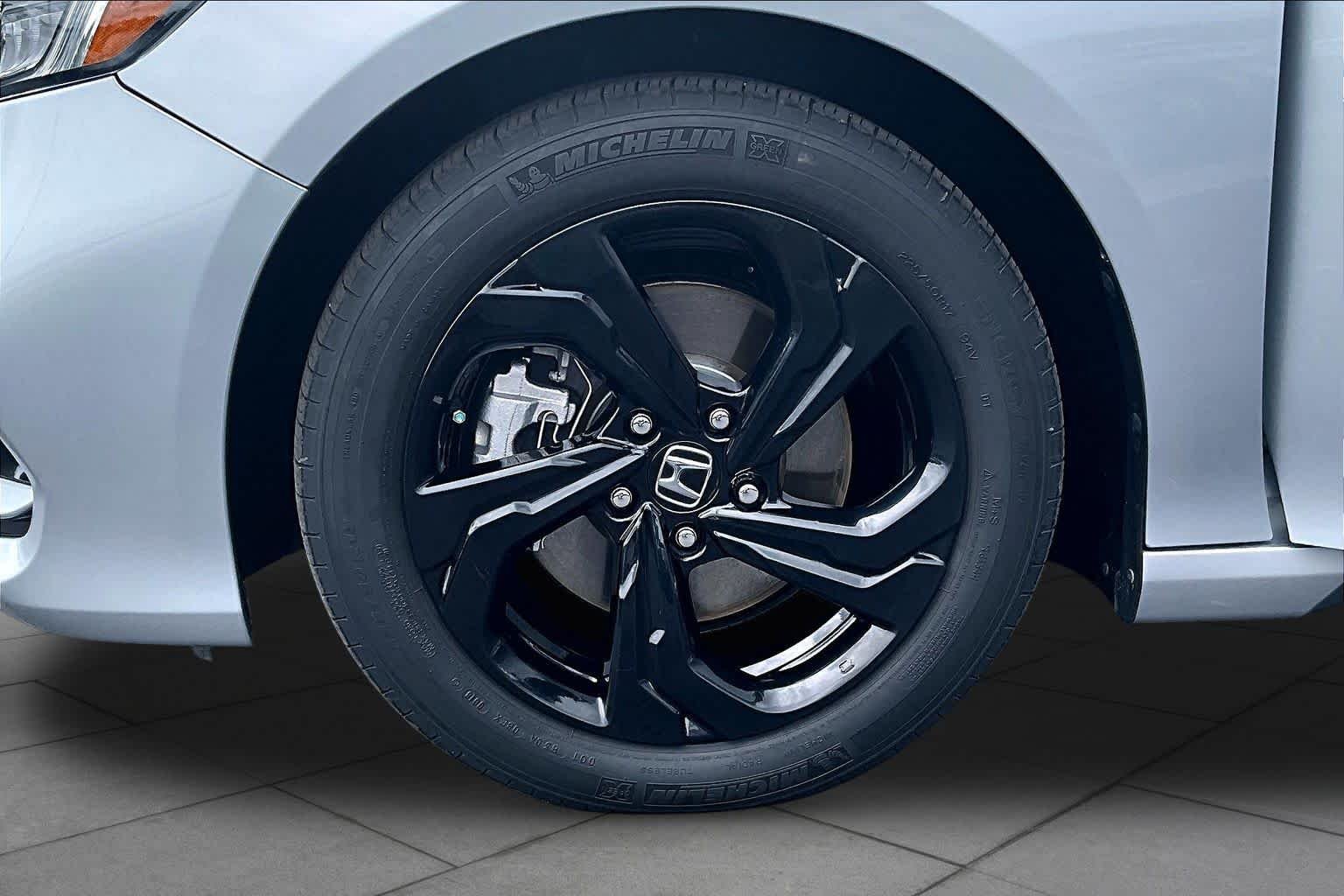 Used 2018 Lunar Silver Metallic Honda EX-L 2.0T image 11
