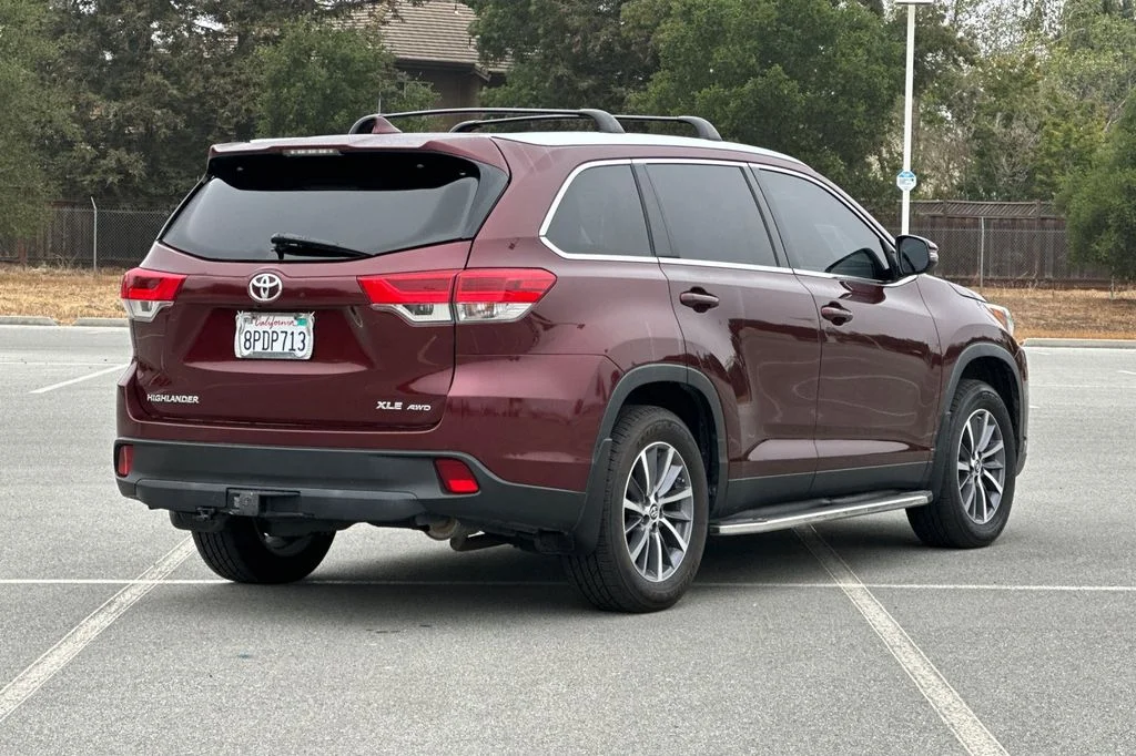Used 2019 Ooh La La Rouge Mica Toyota XLE image 4