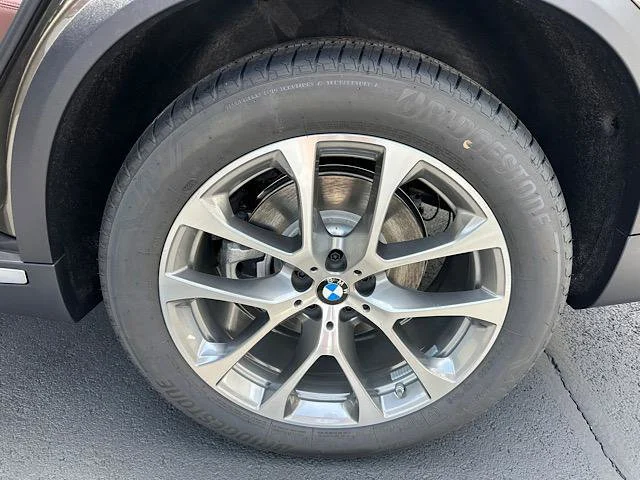 New 2026 Manhattan Green Metallic BMW xDrive40i image 7