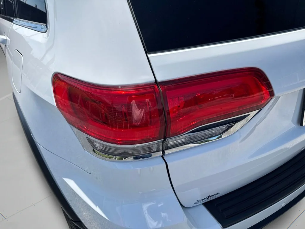 Used 2018 Bright White Clearcoat Jeep Laredo E image 41