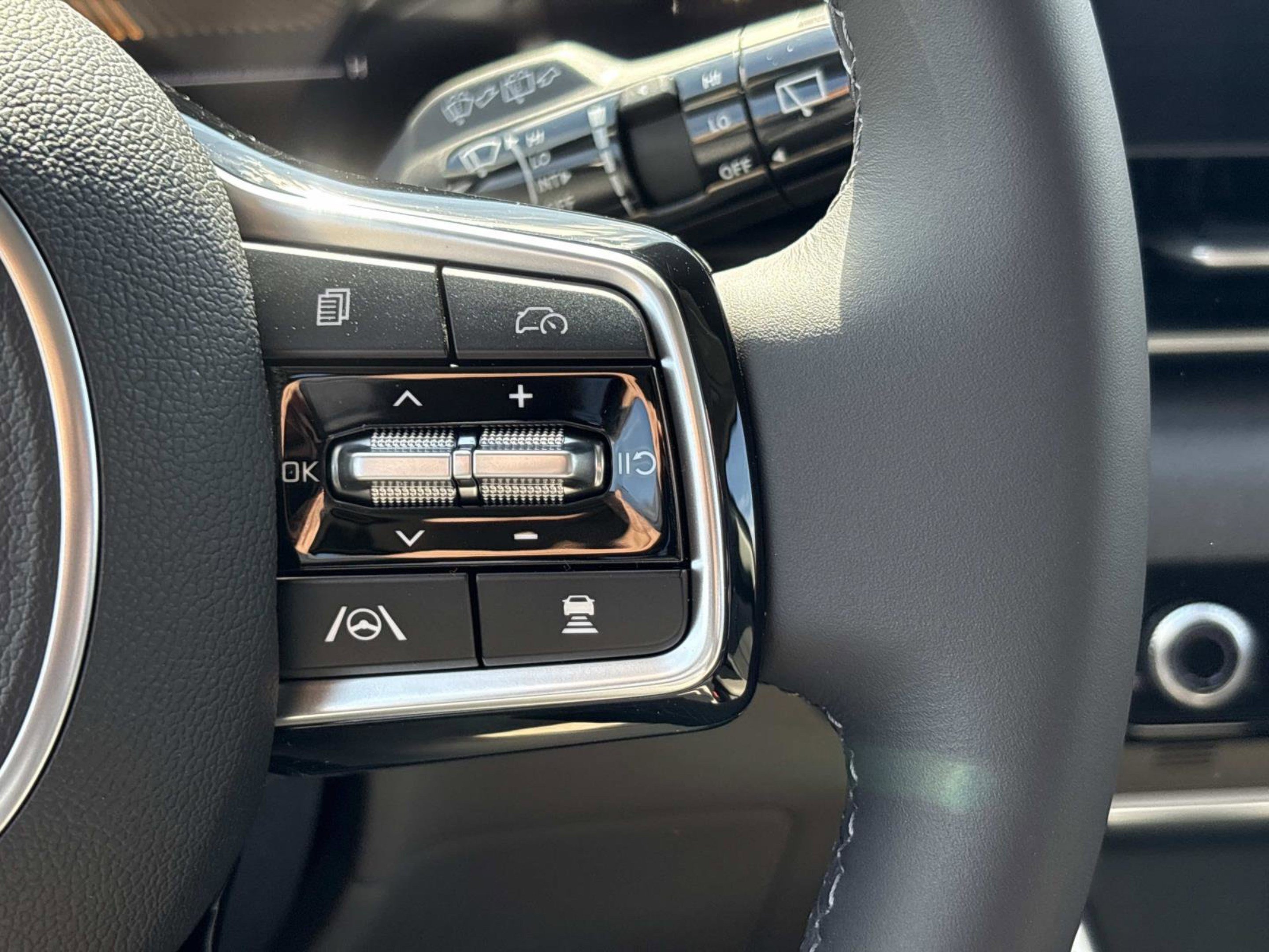 2026 Kia Carnival EX - Photo 24
