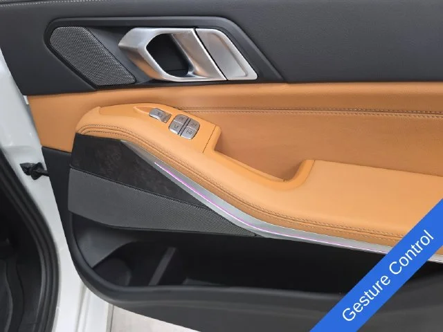Used 2025 Alpine White BMW xDrive40i image 17