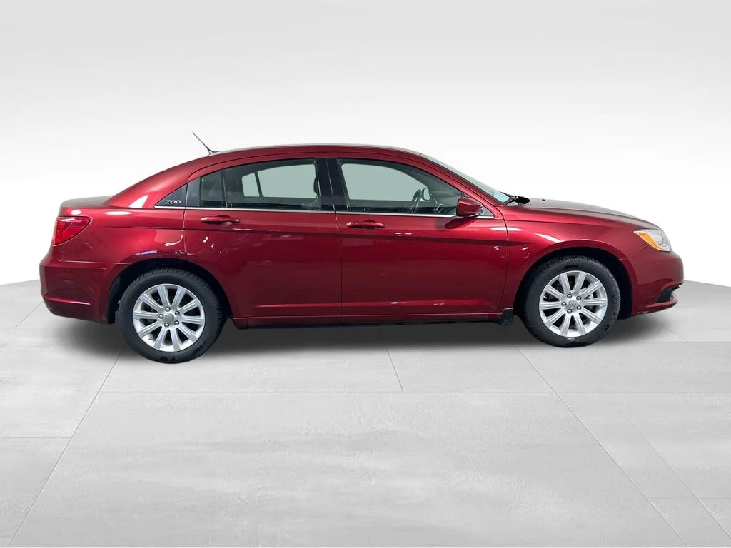 Used 2013 Red Chrysler Touring image 13