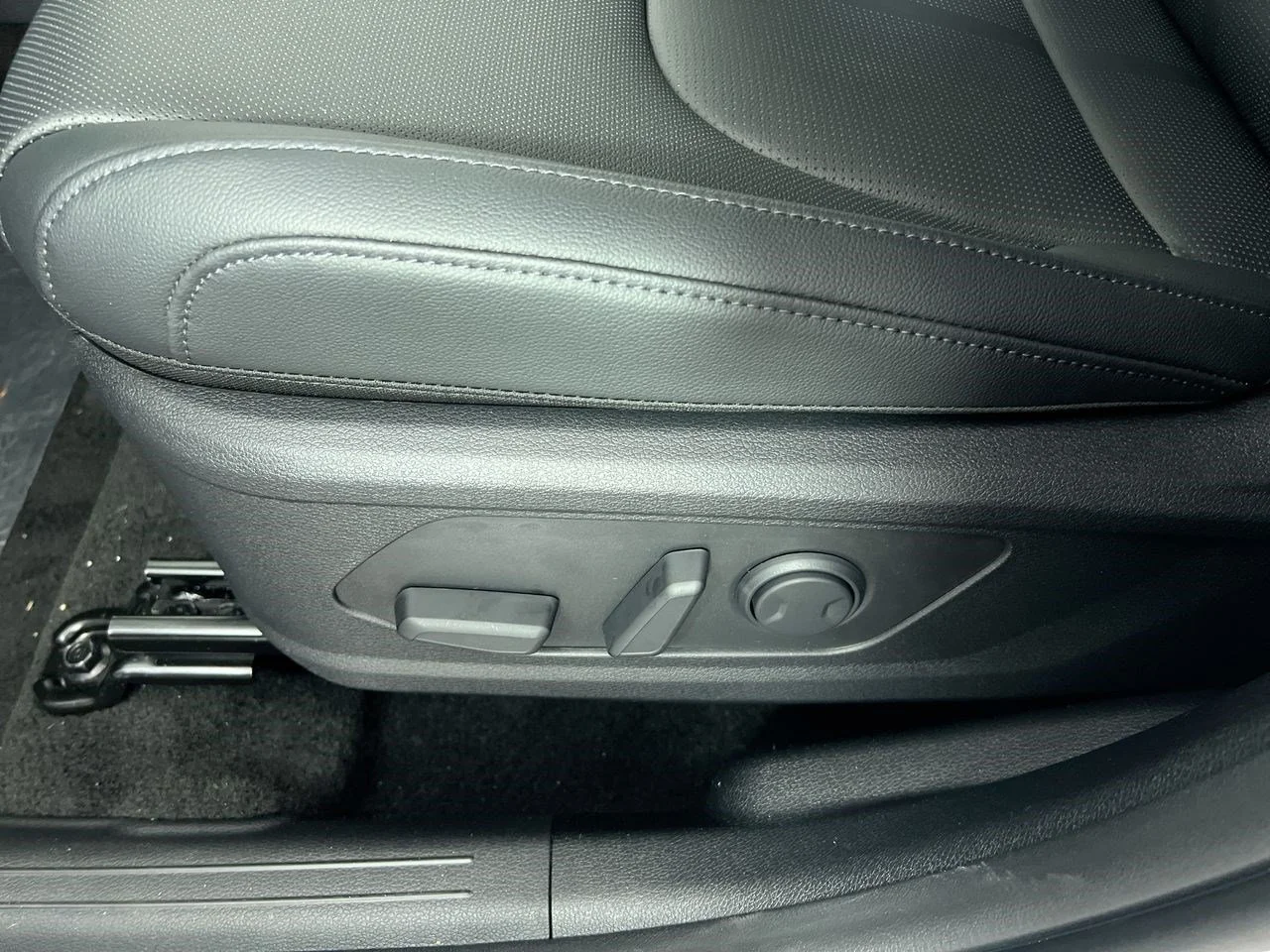 New 2026 Gravity Gray Kia EX image 13