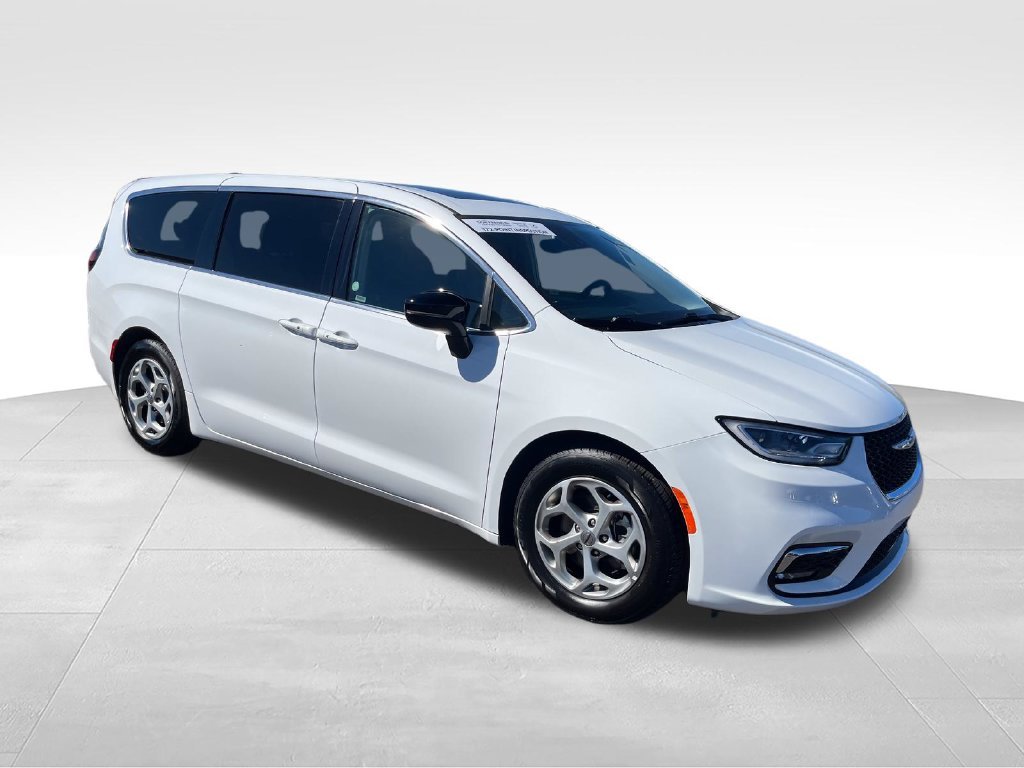 Used 2024 White Chrysler Limited image 7