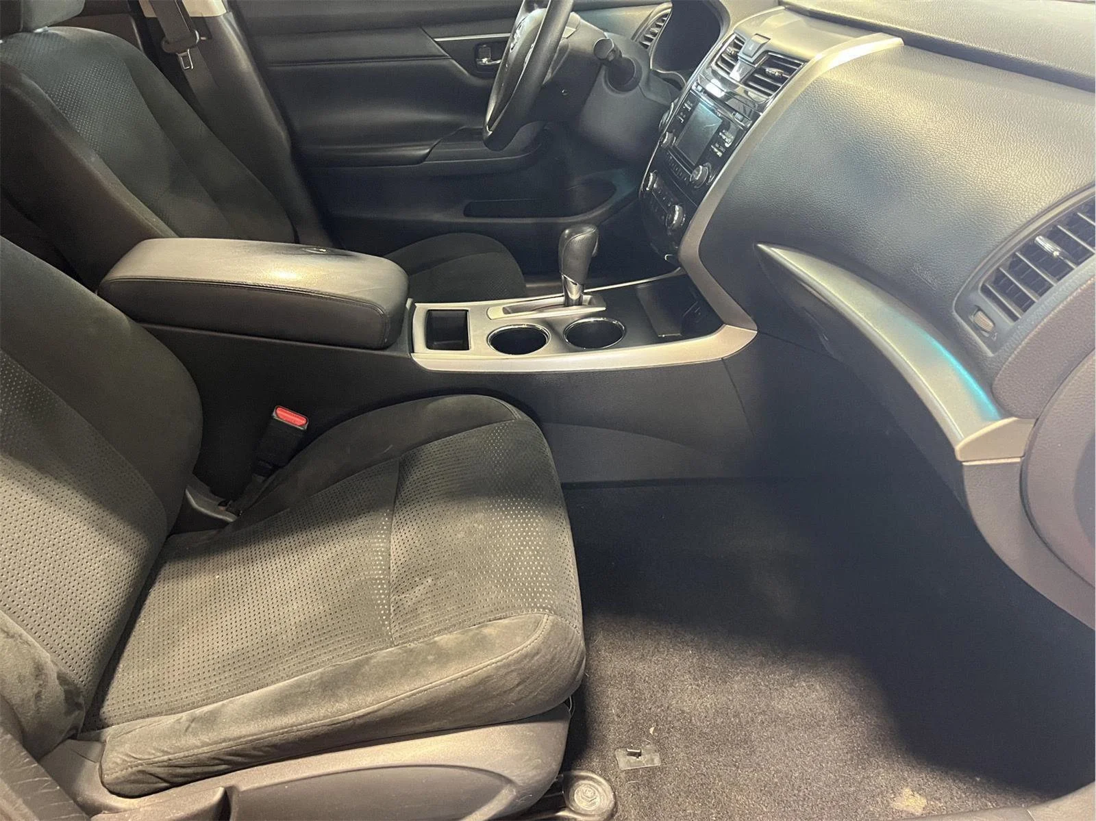 Used 2015 Cayenne Red Nissan 2.5 SV image 12