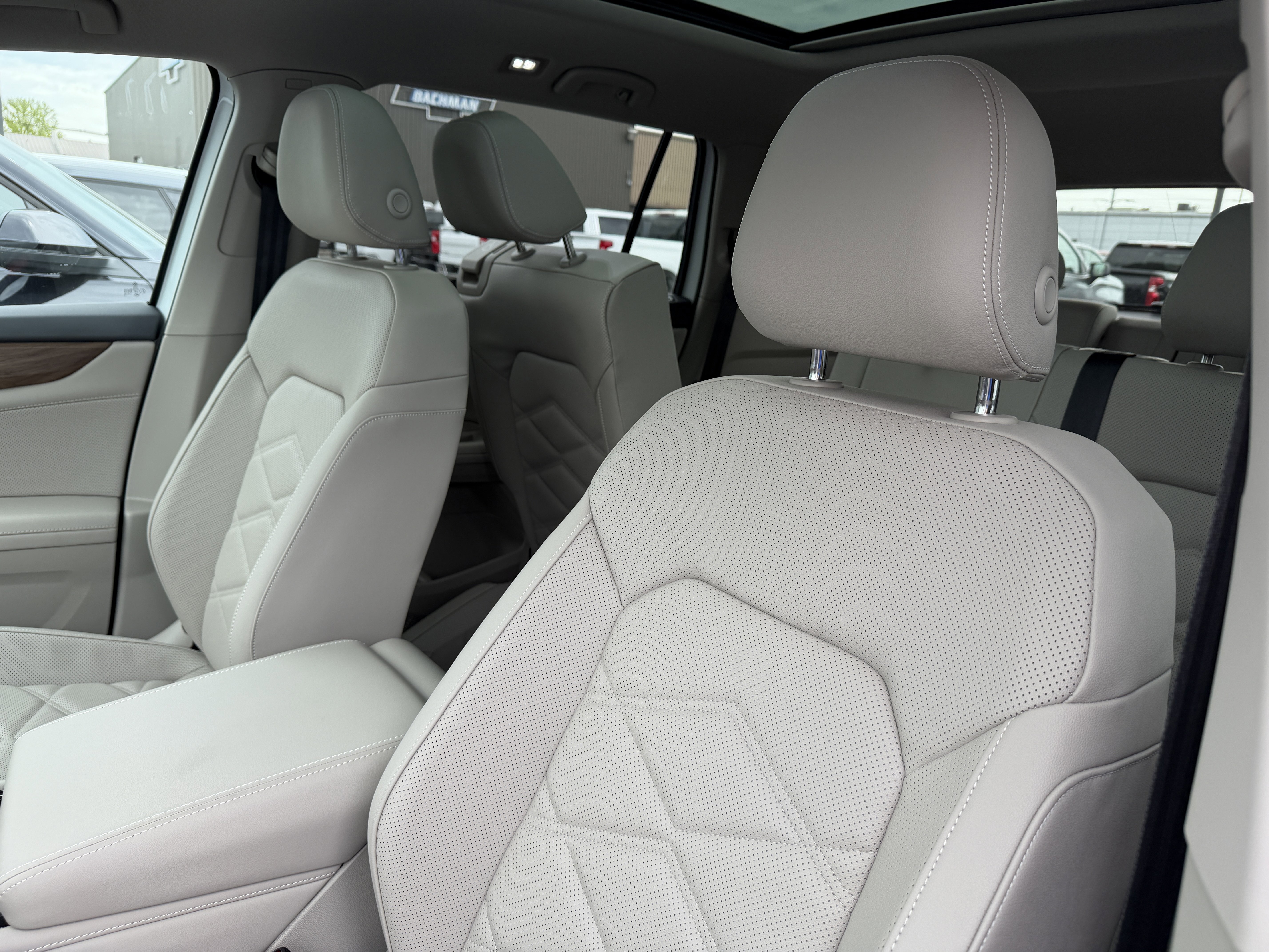 New 2026 Opal White Pearl Volkswagen 2.0T SE w/Technology image 12
