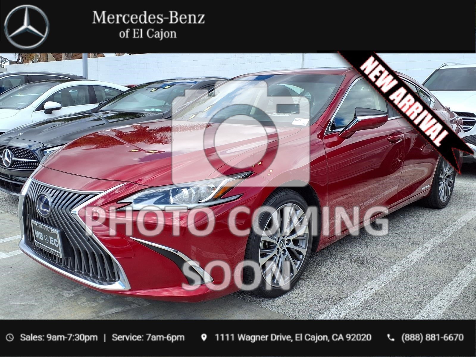 2019 Lexus ES 300h 300h's photo