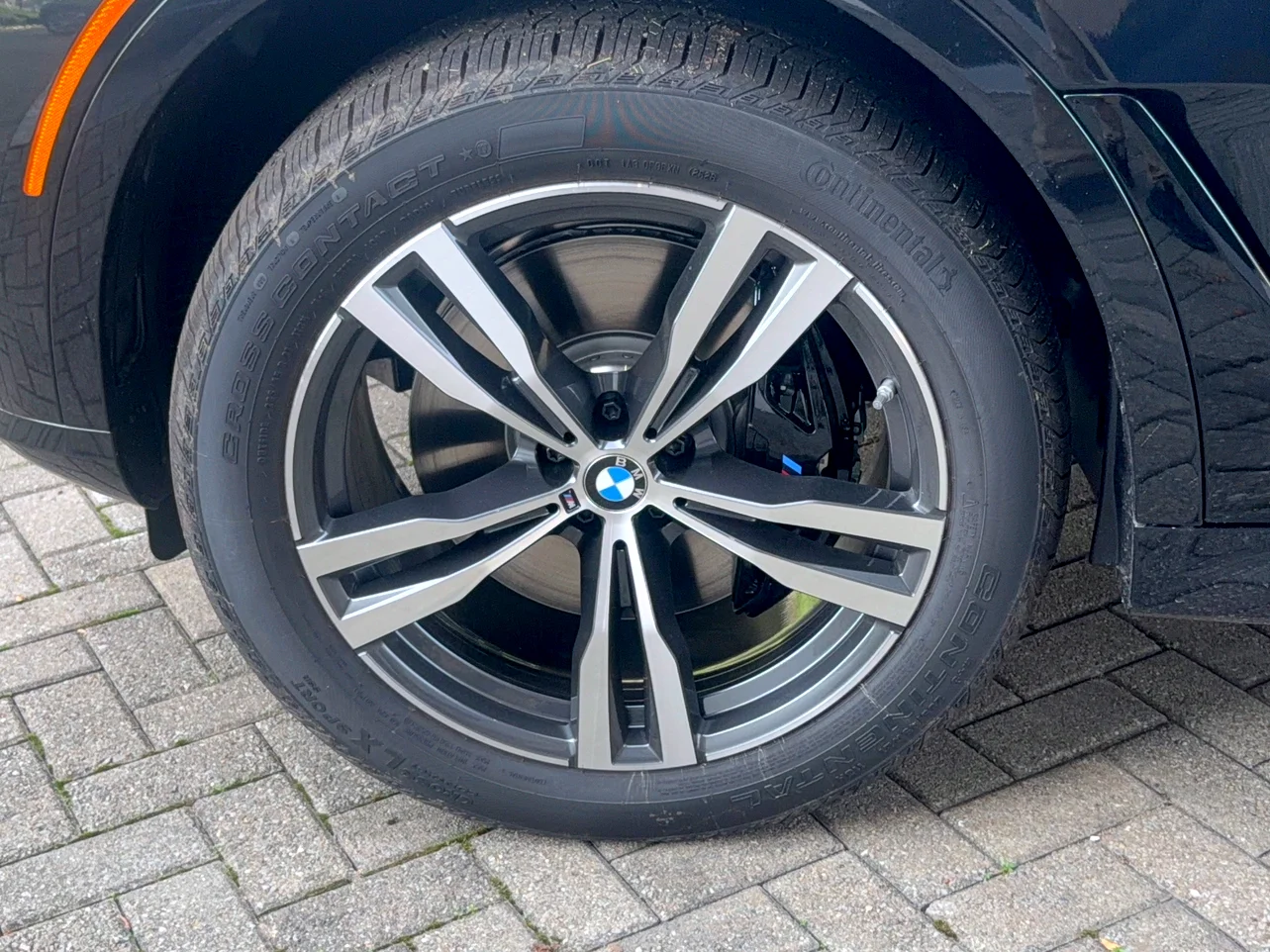 New 2027 Black Sapphire Metallic BMW xDrive40i image 37