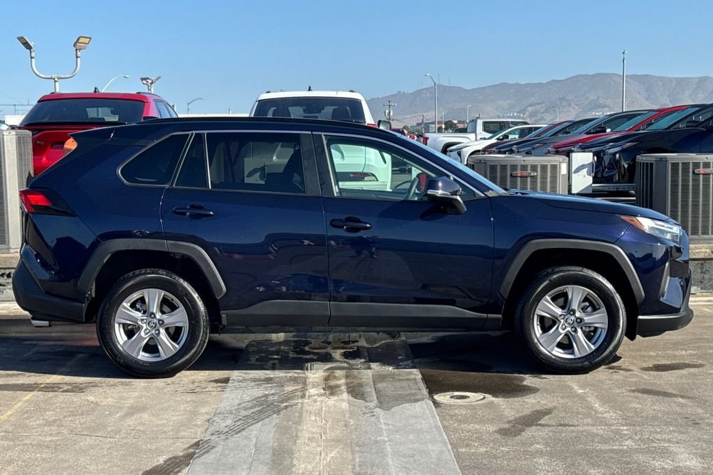 Used 2025  Toyota XLE image 3