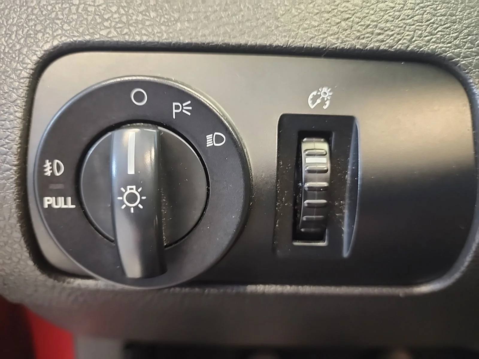 Used 2005 Red Ford GT Deluxe image 22