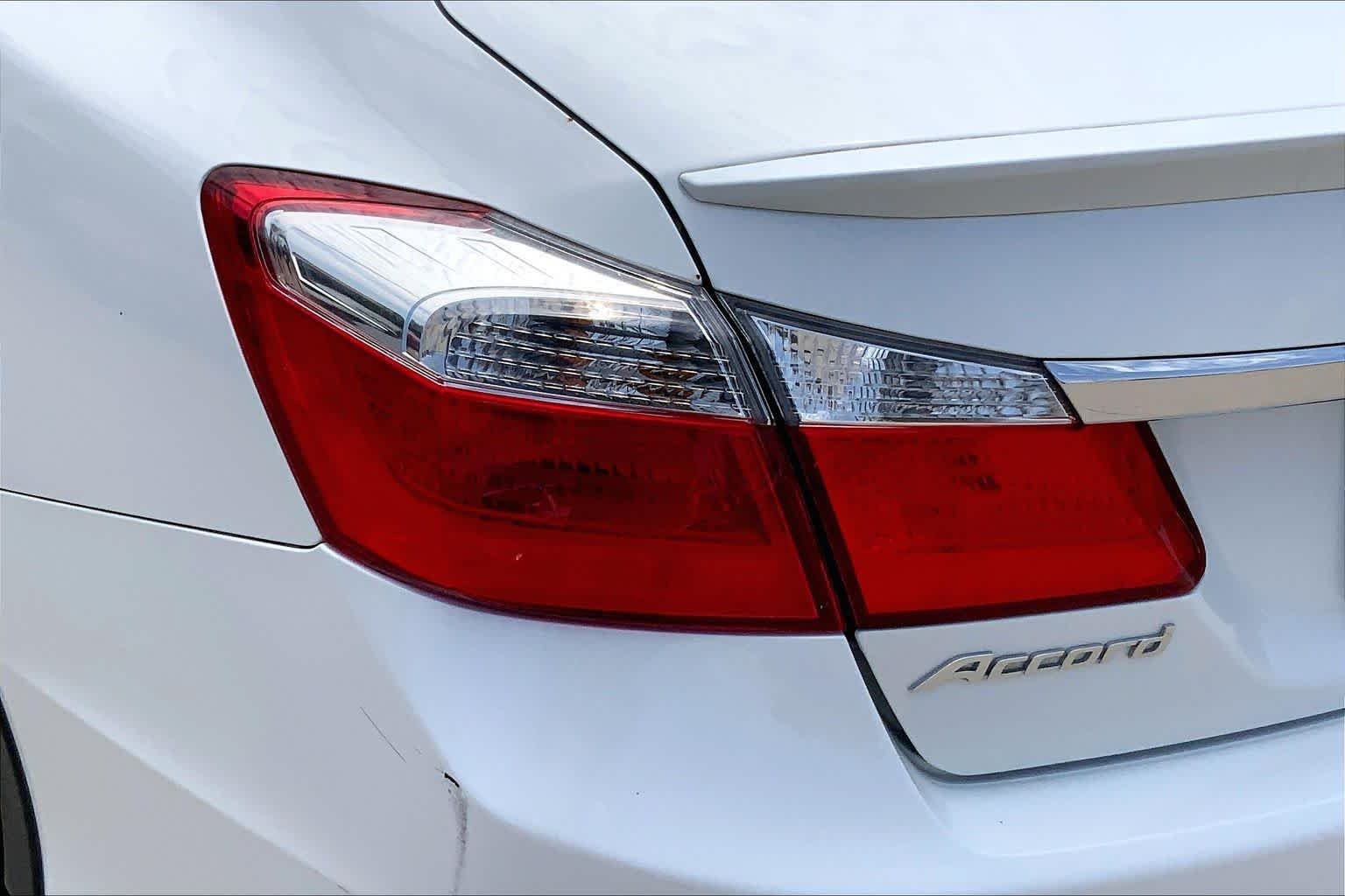 Used 2015 WHITE ORCHID PEARL Honda Sport image 26